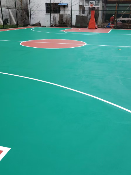 长治 球场长期使用易出现地面开裂